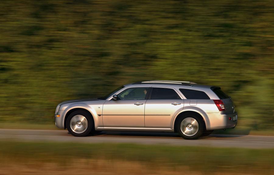  Chrysler 300C Touring 2005 года  (фото 15 из 44)